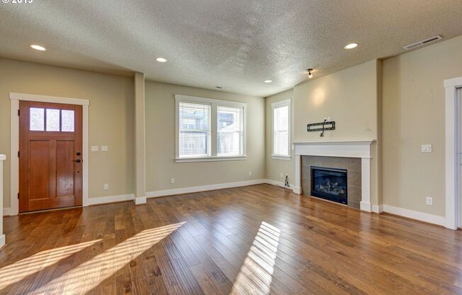 4 bedroom 2.5 bath House in Beaverton - Central A/C, Washer & Dryer, Garage!