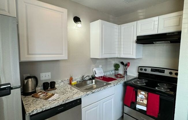 1 bed, 1 bath, 425 sqft, $949, Unit 114