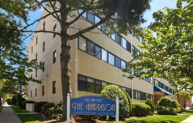 142 MAIN ST