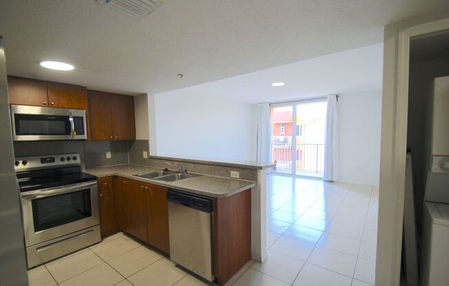 Modern 1-Bedroom 1-Bathroom with a den, centrally located in Miami