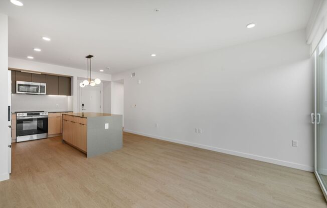 1 bed, 1 bath, 421 sqft, $1,695, Unit 608