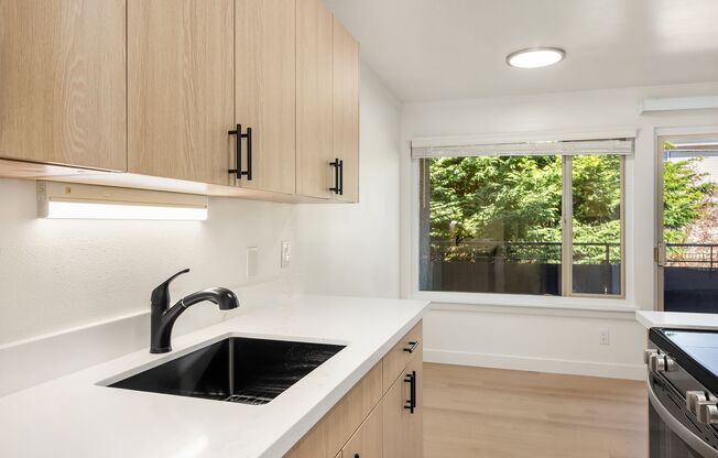 2 beds, 1 bath, 765 sqft, $1,895, Unit Unit 14