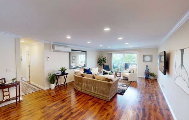 VACATION - 805 E Ave