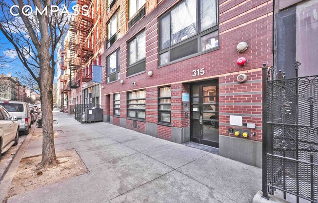 315 E 105 ST