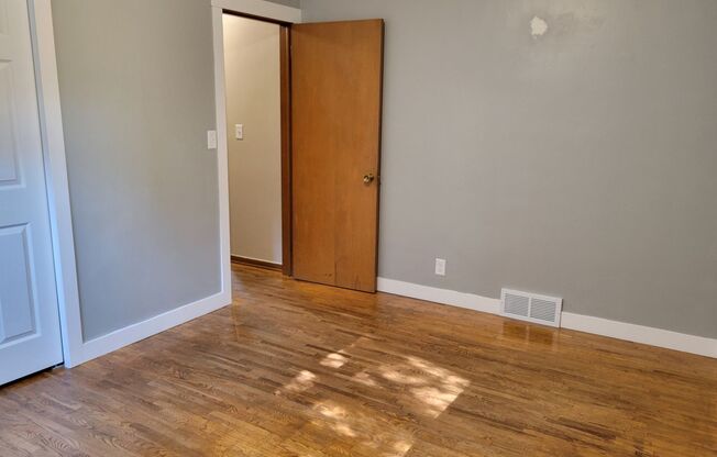 2 beds, 1 bath, $1,525, Unit Main level