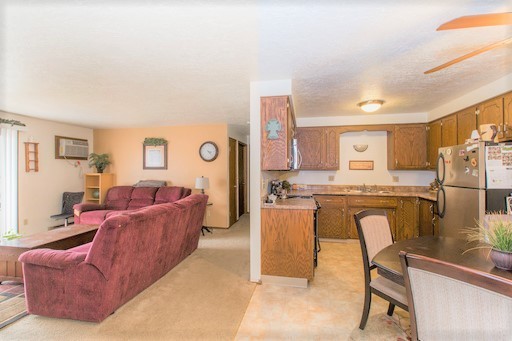 2 beds, 1 bath, $995