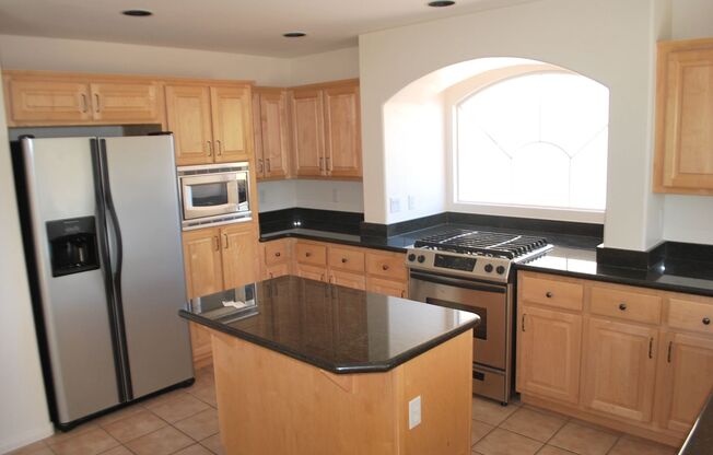 Gorgeous 3Bed/3Bath home located in Royal Highlands!
