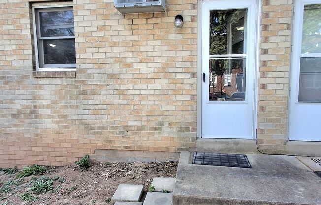 2 beds, 1 bath, $1,275