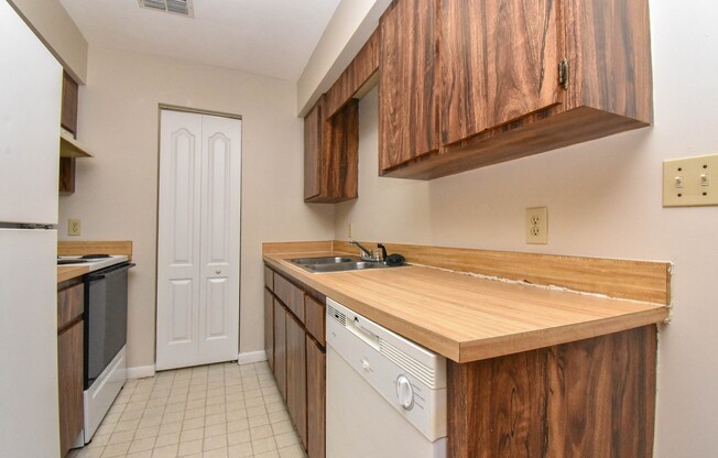 2 beds, 1 bath, $1,000, Unit UNIT C