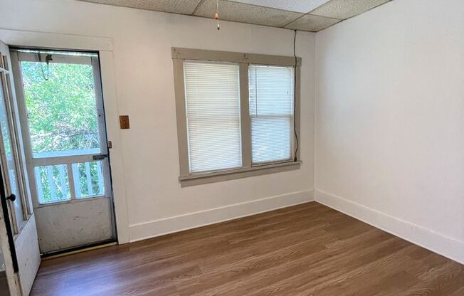 1 bed, 1 bath, $425