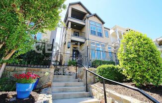 Stunning 3 Level 3/2.5/2 Townhome with Tantalizing Dallas Skyline Views!