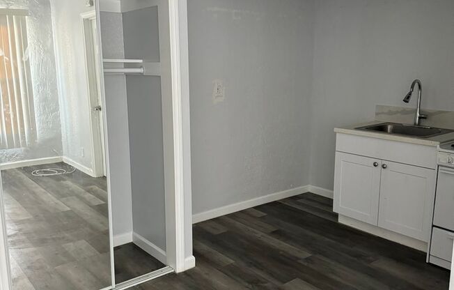 Studio, 1 bath, 400 sqft, $1,790, Unit 105