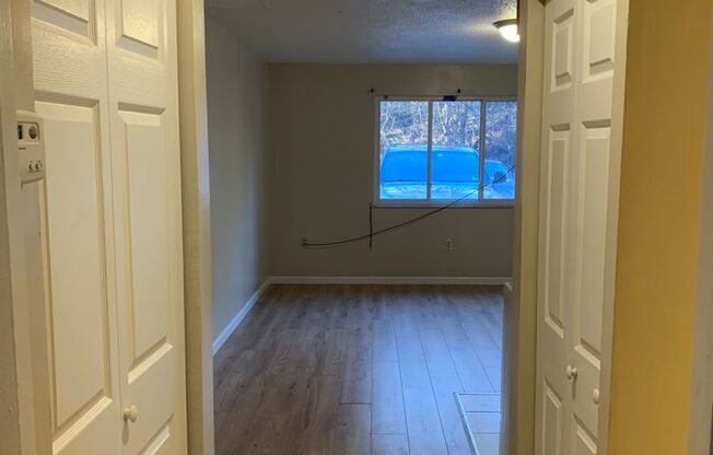 1 bed, 1 bath, $750, Unit #5