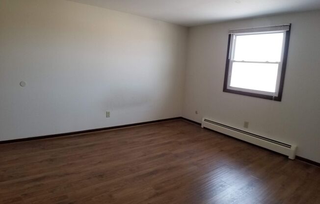 1 bed, 1 bath, 750 sqft, $1,175, Unit 33B-2