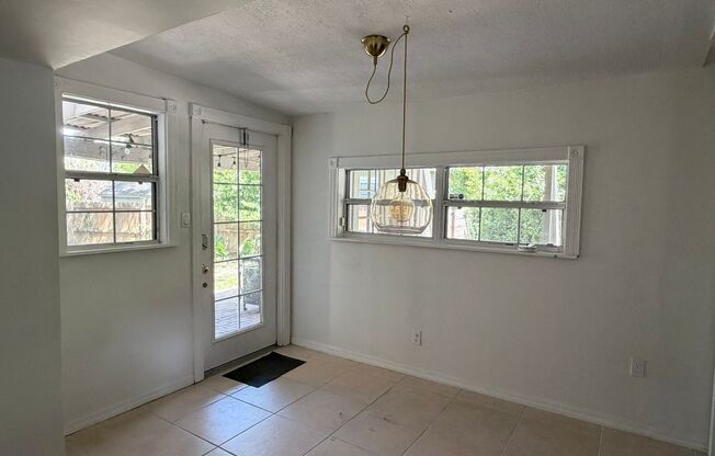 1227 COUNTRY CLUB DR