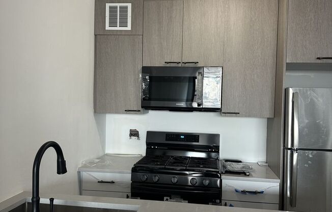 1 bed, 1 bath, 732 sqft, $5,600, Unit 010A