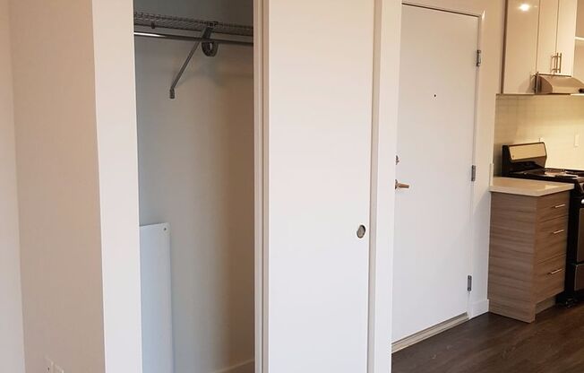Studio, 1 bath, 325 sqft, $1,505, Unit 512