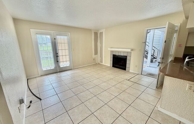 2 beds, 1 bath, $1,495, Unit r2550n3103