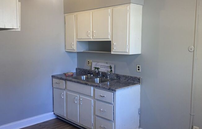 1 bed, 1 bath, 576 sqft, $840, Unit 2208 McGuffey Rd