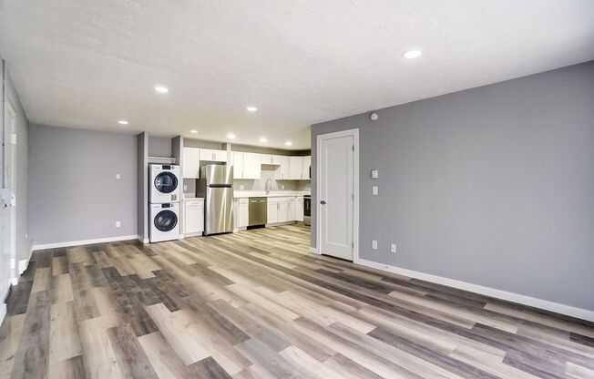 3 beds, 2 baths, 1,130 sqft, $1,875, Unit 5564-03