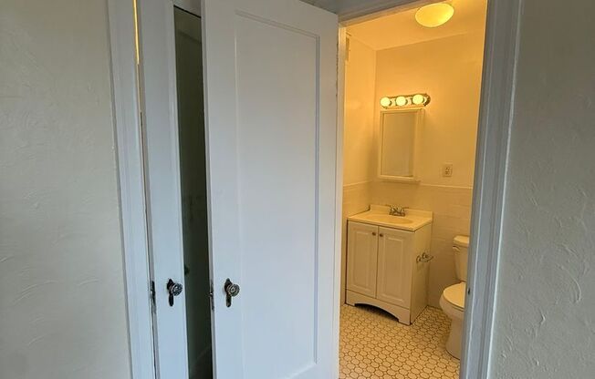 2 beds, 2 baths, 1,303 sqft, $2,200, Unit New King Edward  501