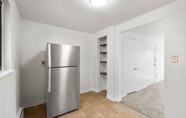 2 beds, 1 bath, 850 sqft, $949, Unit 10615 Lindberg Ave. C2 - Apt. 2