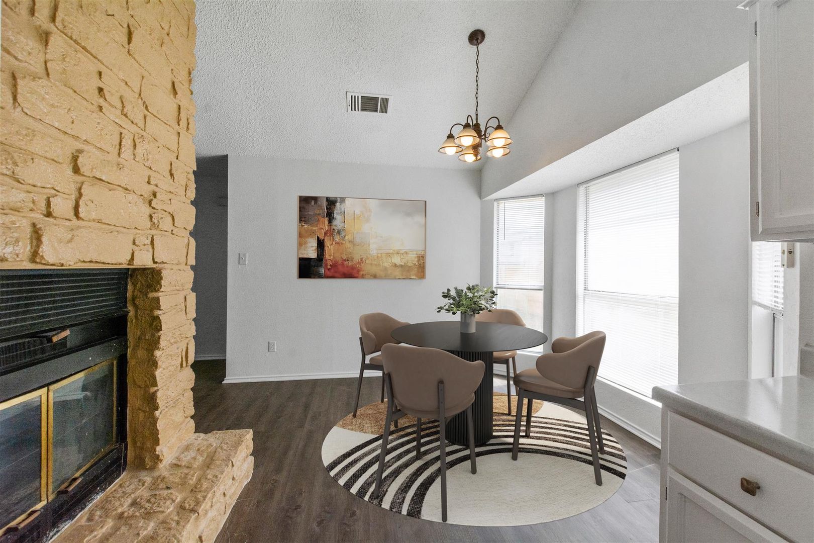 Single-story 4 bedroom - Available now!