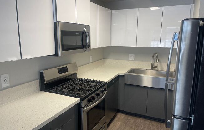 2 beds, 1.5 baths, 1,050 sqft, $3,340, Unit 4722-14