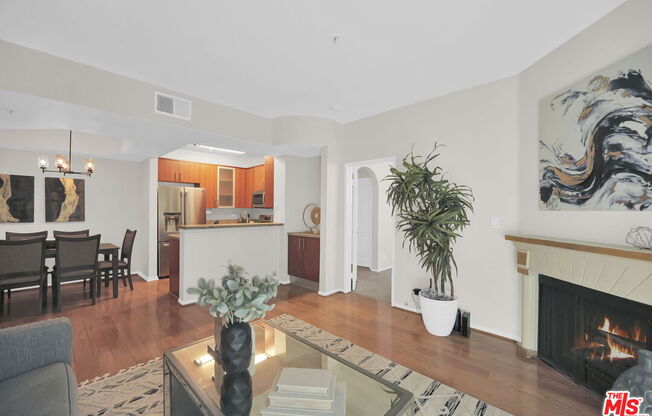 2 beds, 2 baths, 942 sqft, $559,900, Unit 135