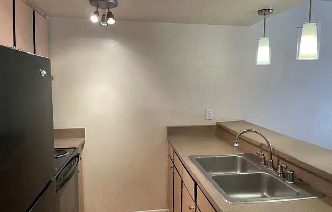 1 bed, 1 bath, 575 sqft, $944, Unit 247