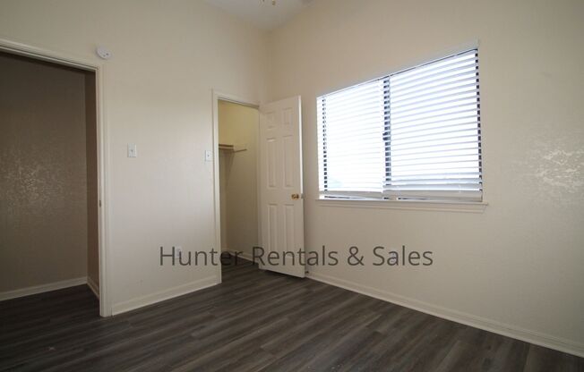 3 beds, 2 baths, $1,275