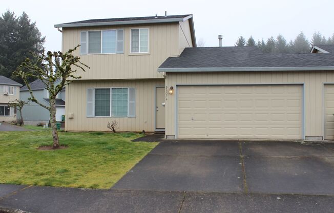 3 beds, 2.5 baths, $2,200