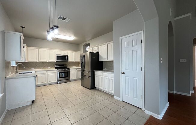 BIG 4/2.5 in Georgetown Village