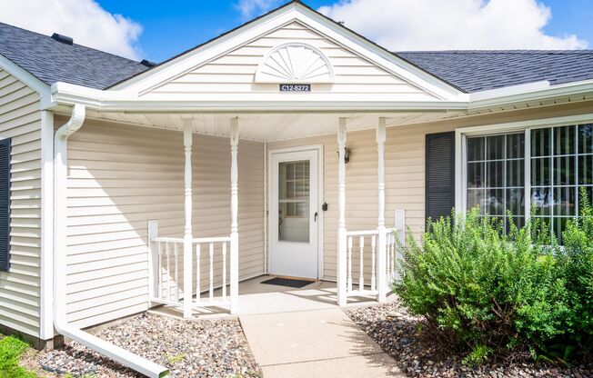 2 beds, 1 bath, 950 sqft, $1,350, Unit 3-8269