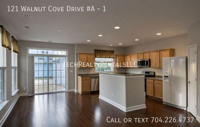 121 WALNUT CV DR