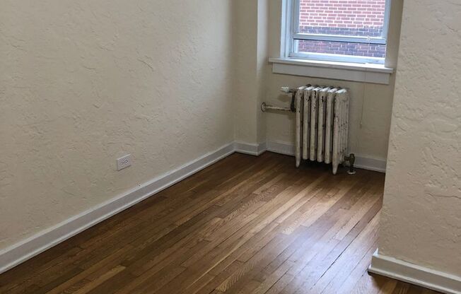 1 bed, 1 bath, 708 sqft, $1,340, Unit King Edward Annex 36