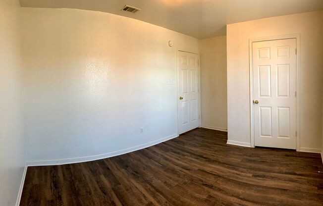 3 beds, 2 baths, 1,160 sqft, $925