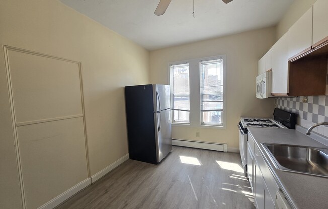 2 beds, 1 bath, 1,300 sqft, $2,700, Unit 1
