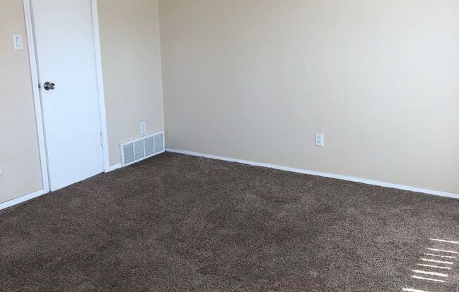 1 bed, 1 bath, 540 sqft, $650, Unit 1422-09