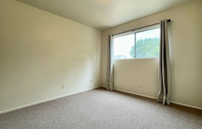 2 beds, 1.5 baths, $2,400, Unit 992 Fair Oaks Ave. Unit B