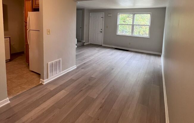 3 beds, 1 bath, 975 sqft, $1,450, Unit 3354J