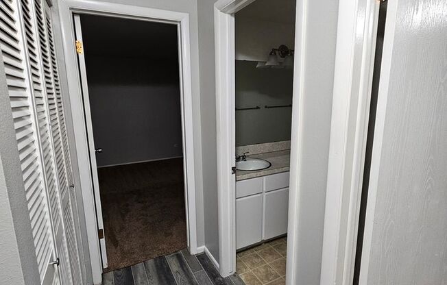 2 beds, 1 bath, 864 sqft, $1,195, Unit Unit 33