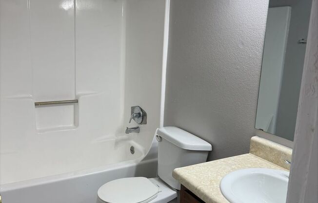 2 beds, 1 bath, 835 sqft, $1,195, Unit #1-B