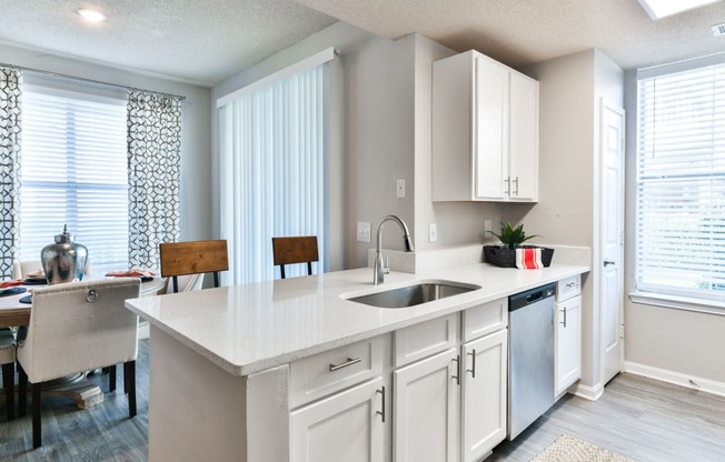 the preserve at ballantyne commons apartment kitchen and dining area