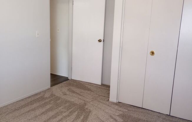 2 beds, 1 bath, 800 sqft, $1,100