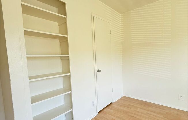 2 beds, 1 bath, 924 sqft, $1,709, Unit OPA-225