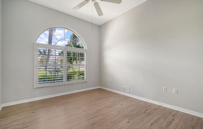 4bd/3.5b Rental in Stoneybrook Estates. Pet-friendly. Heated Pool. 3-Car Garage.
