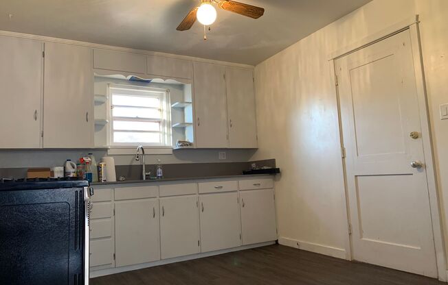 2 beds, 1 bath, $2,300