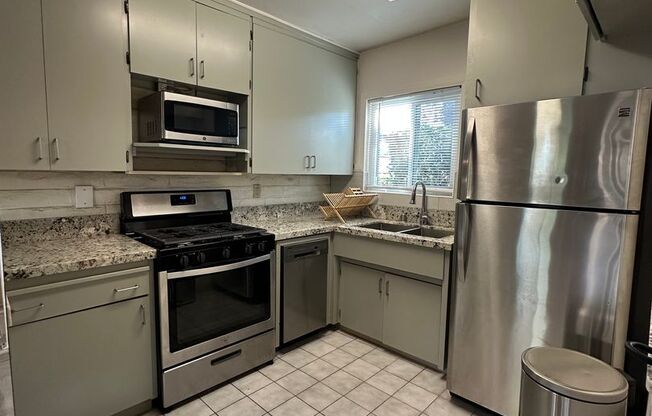 2 Bedroom Condo - La Mesa