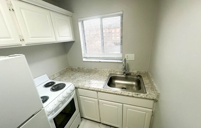 1 bed, 1 bath, 560 sqft, $825, Unit 720-31